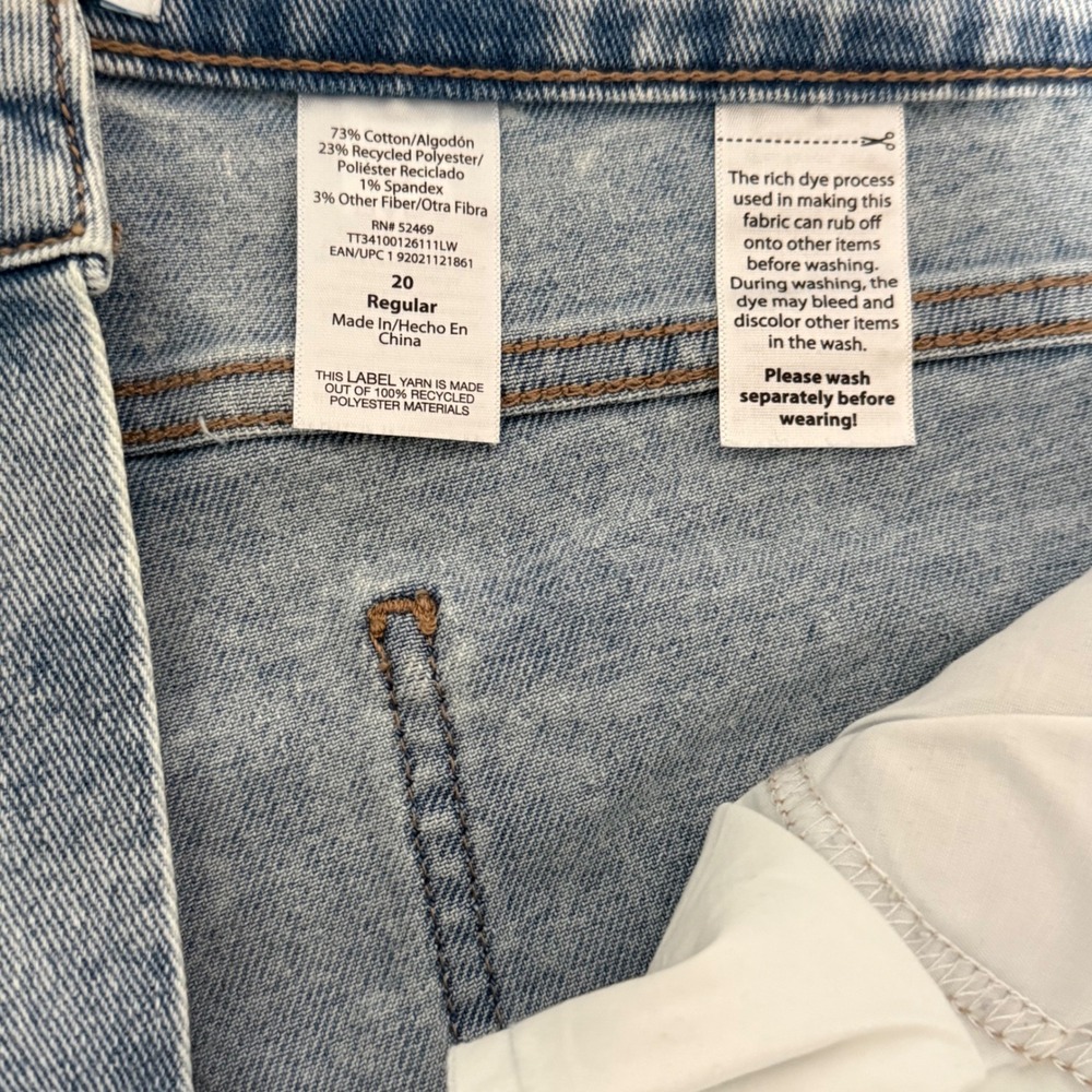 Time and Tru Women Light Wash Distressed Mom Jeans Plus Size 20 High Rise Frayed - Picture 4 of 8